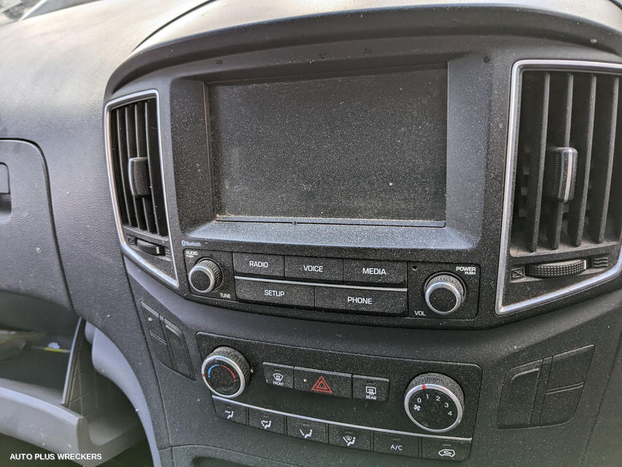 2018 Hyundai Iload/imax Door Handle