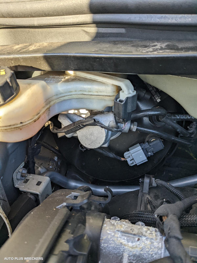 2016 Volvo S40 Left Front Door