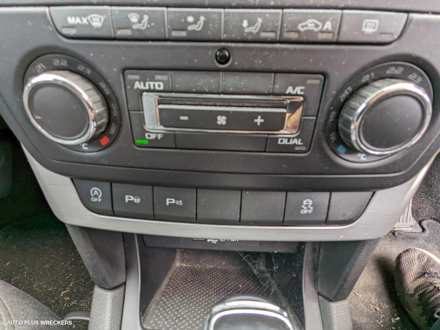 2016 Skoda Yeti Left Front Door