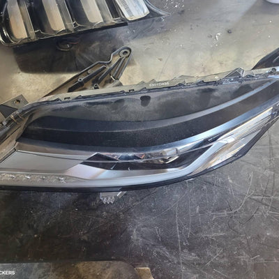2019-2024 Mitsubishi Pajero Left Headlamp