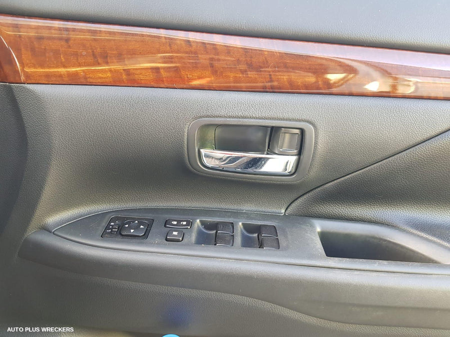 2013 Mitsubishi Outlander Door Trim