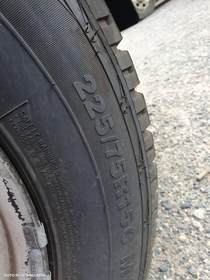 2005 Holden Rodeo Right Guard