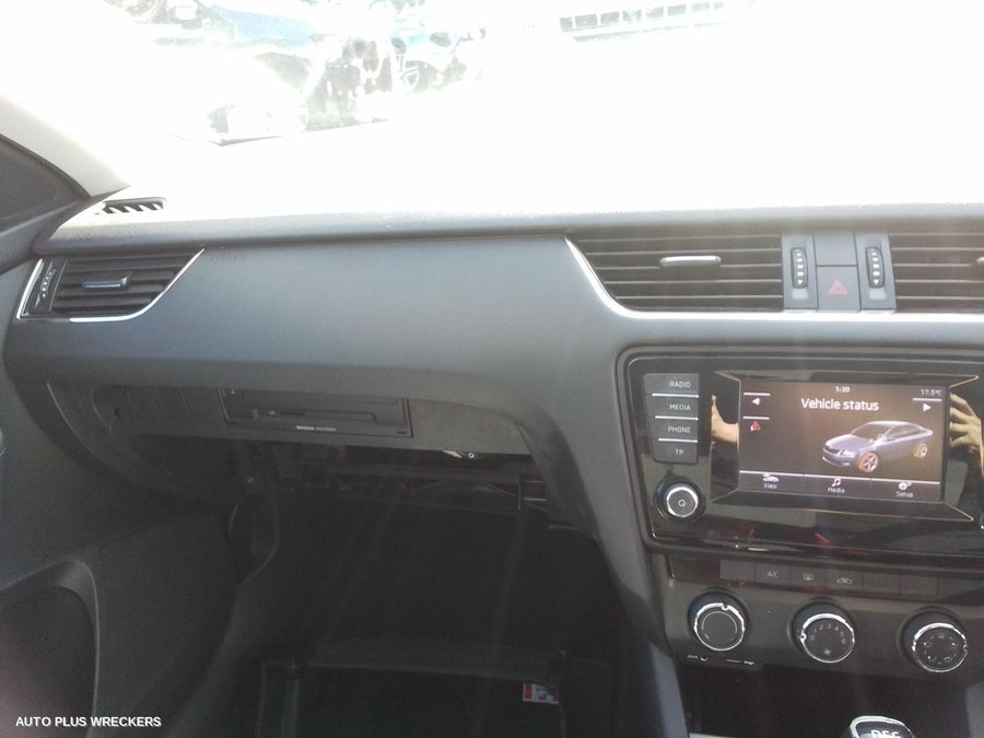 2014 Skoda Octavia Right Headlamp