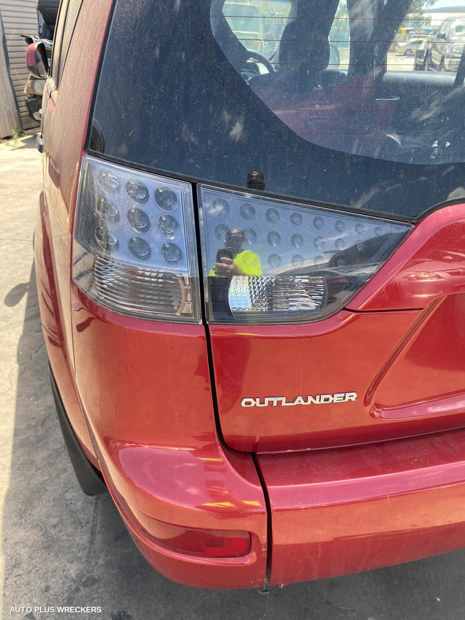 2006-2009 Mitsubishi Outlander Rear Garnish