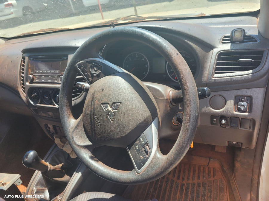 2016 Mitsubishi Triton Left Front Door Window