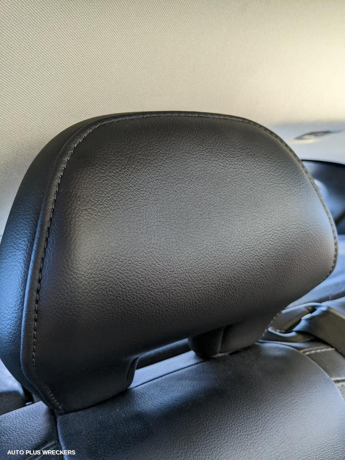 2016 Volvo S40 Left Front Door