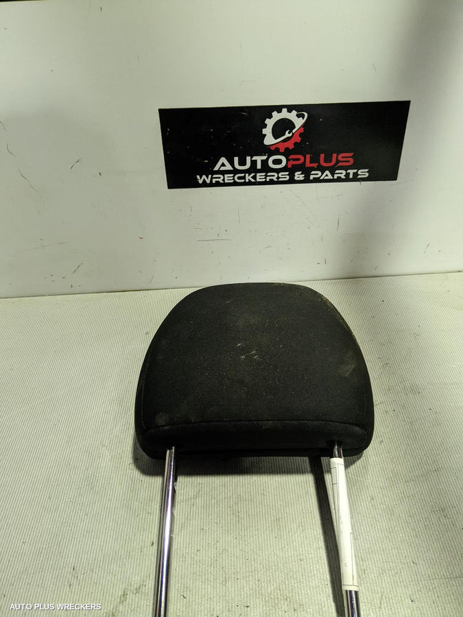 2015 Mitsubishi Outlander Headrest