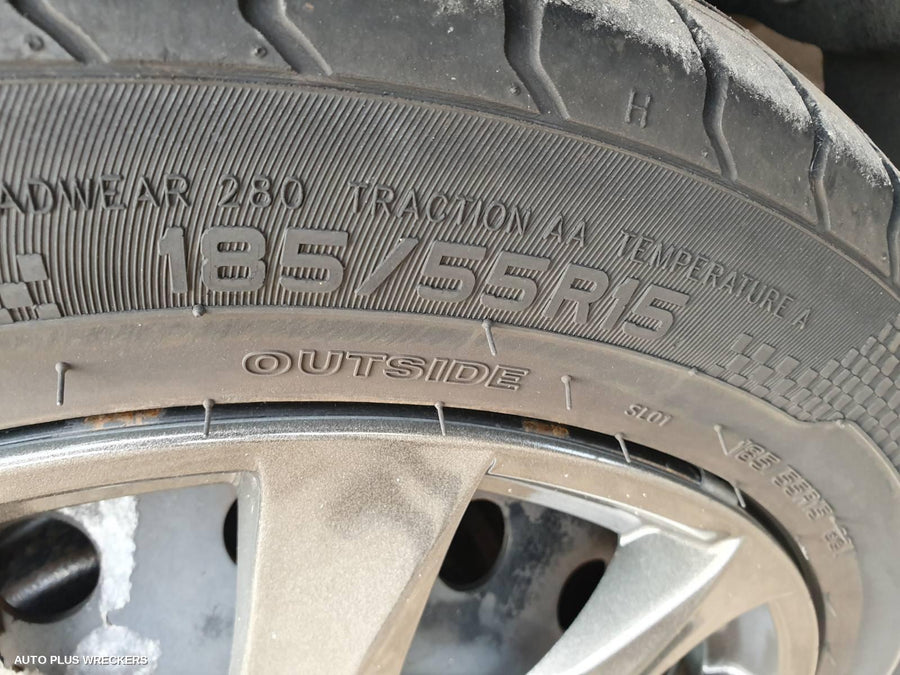 2011 Ford Fiesta Left Rear Door Sliding