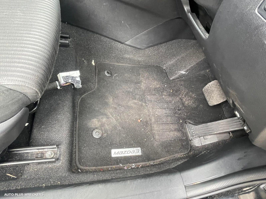 2014 Mazda 3 Left Front Door Window