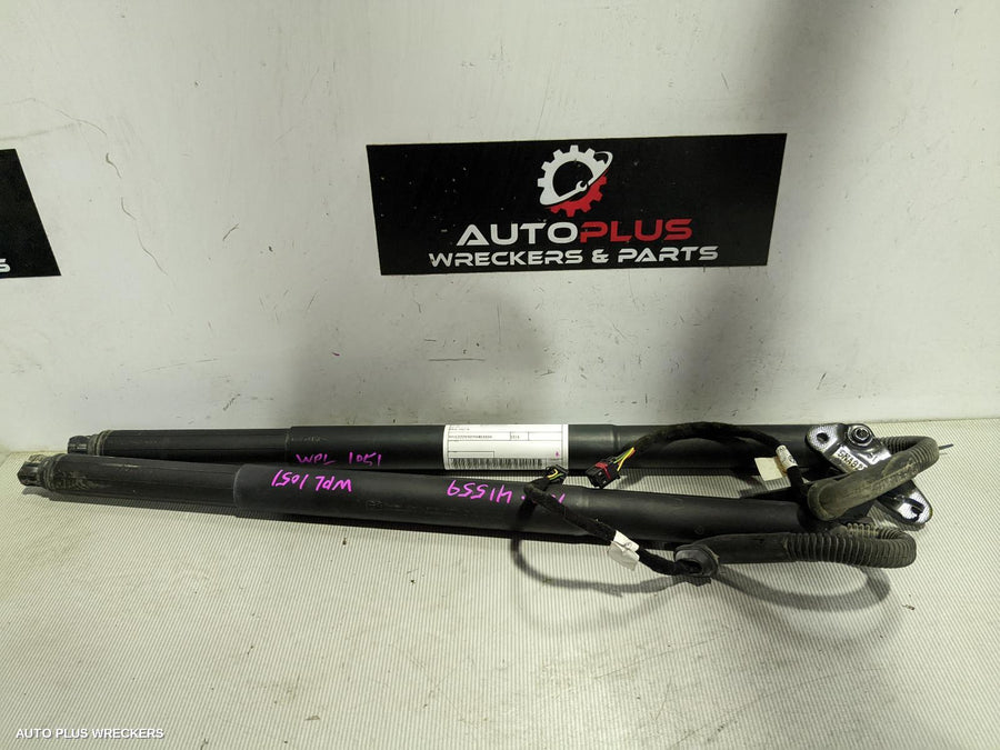 2016 Volkswagen Tiguan Hatch Strut