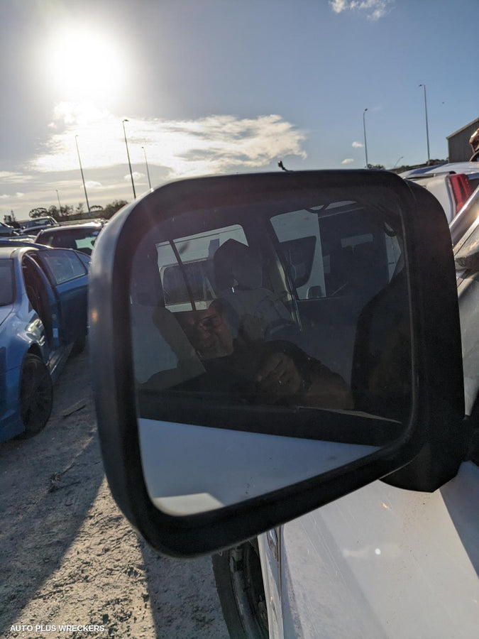 2007 Nissan Patrol Right Rear Side Glass