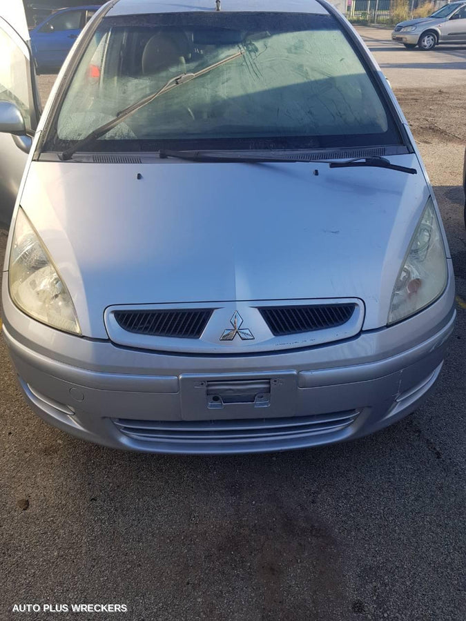 2005 Mitsubishi Colt Right Taillight