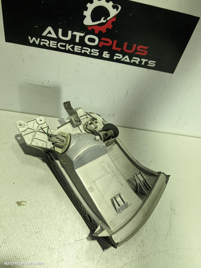 2008 Mitsubishi L300 Left Indicator Fog Side