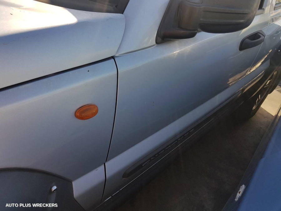 2005 Jeep Cherokee Left Front Door