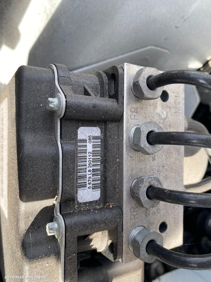 2012 Holden Commodore Radio Cd Dvd Sat Tv