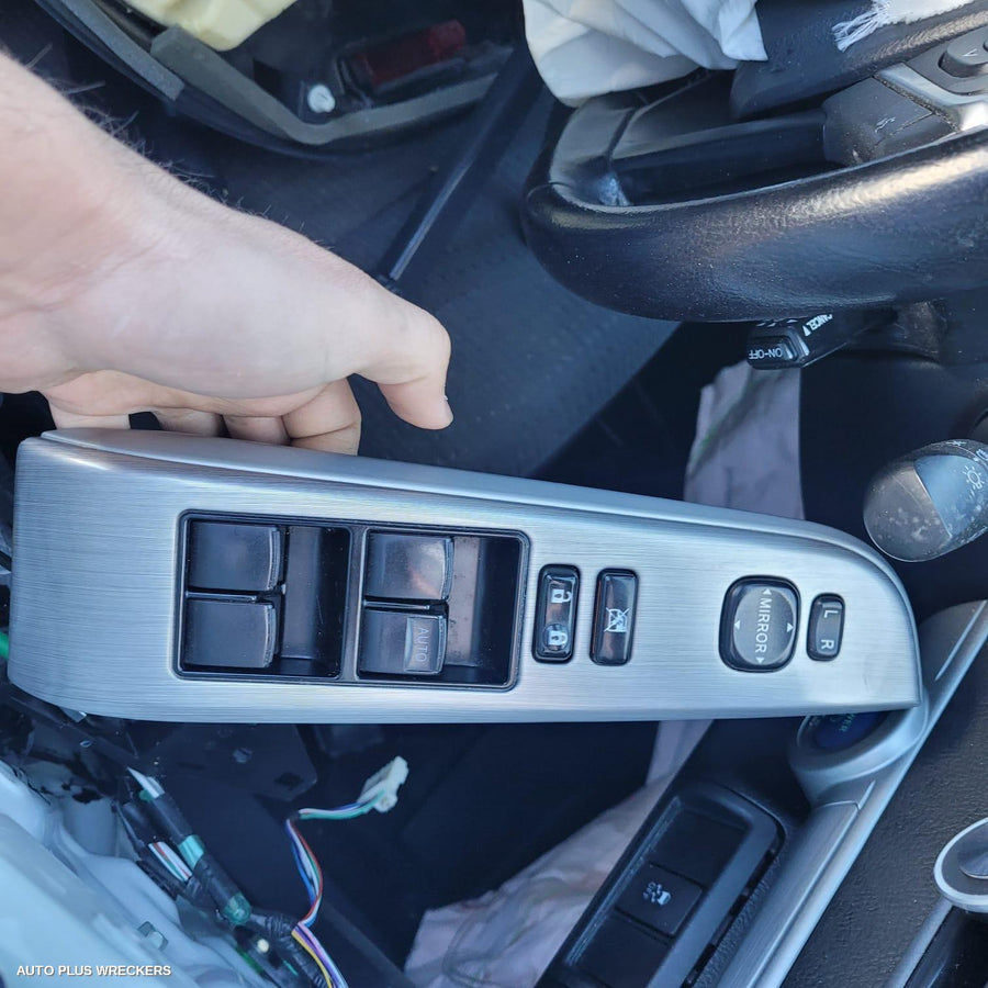 2016 Toyota Camry Right Guard