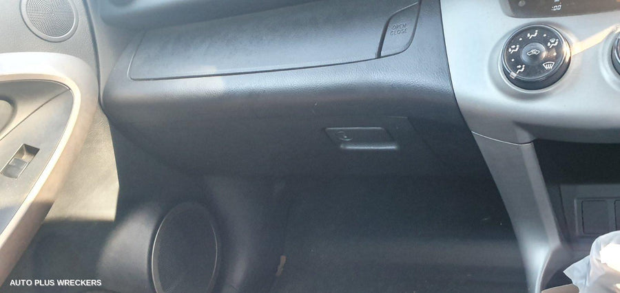 2006 TOYOTA RAV4 LEFT REAR DOOR WINDOW