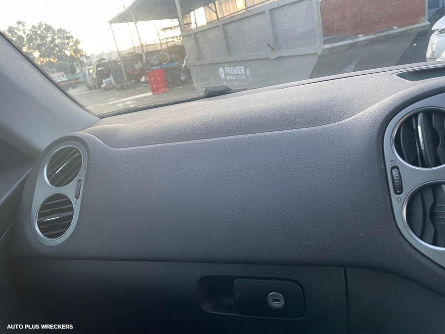 2009 Volkswagen Tiguan Right Rear Door Sliding