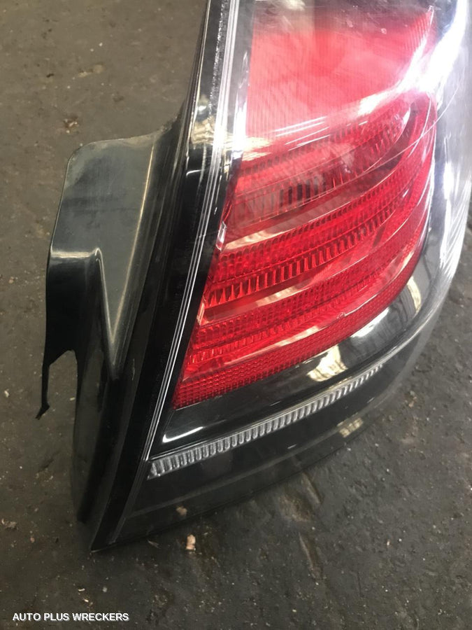 2007 HOLDEN COMMODORE RIGHT FRONT DOOR WINDOW