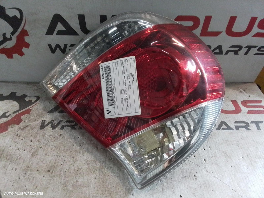 2005 Toyota Camry Left Taillight