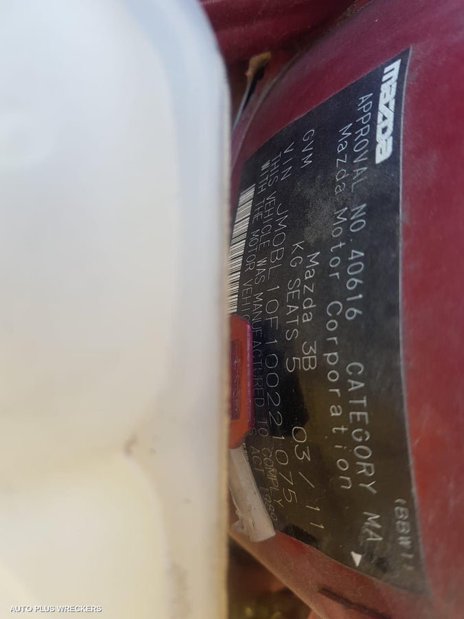 2011 MAZDA 3 RIGHT REAR 1 4 DOOR GLASS