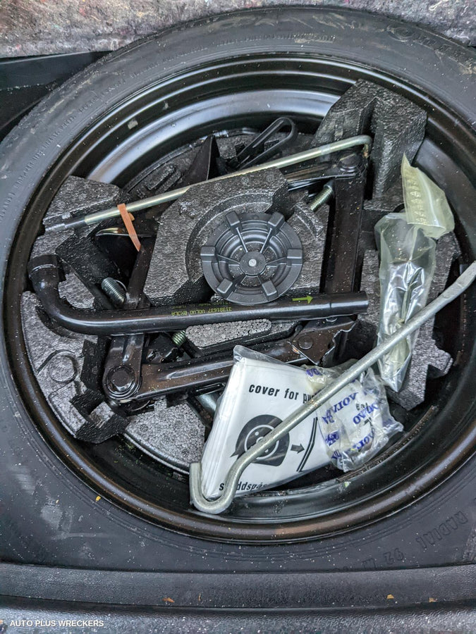 2016 Volvo S40 Left Front Door Window