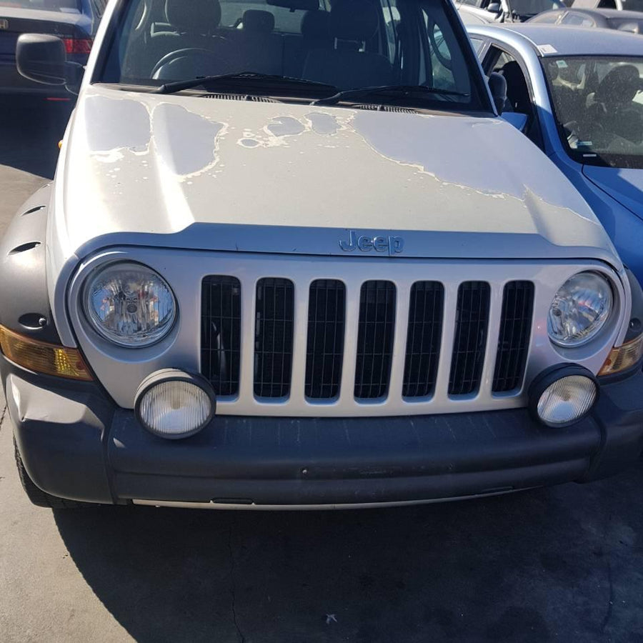 2005 Jeep Cherokee Left Front Door