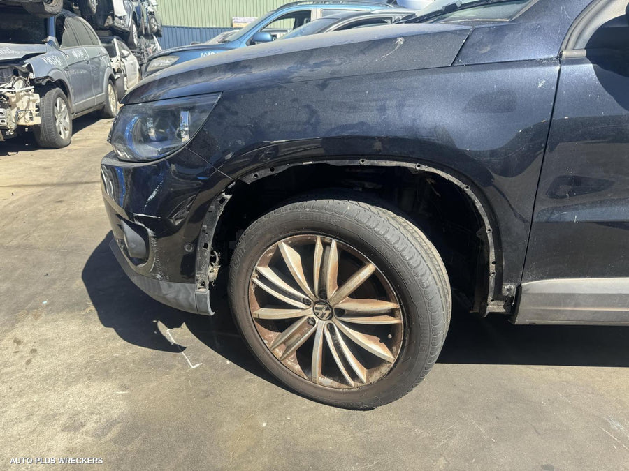 2012 Volkswagen Tiguan Left Rear Door Sliding