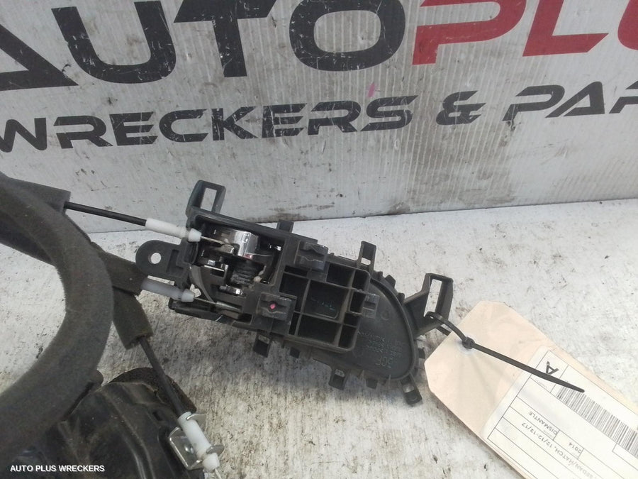 2012-2017 Nissan Pulsar Door Handle