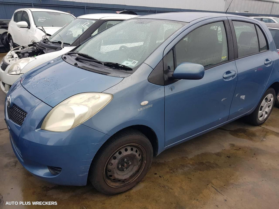 2005 Toyota Yaris Grille