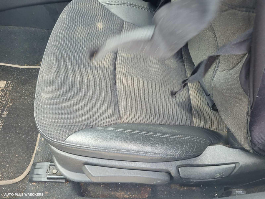 2010 Hyundai I45 Left Rear Door Sliding