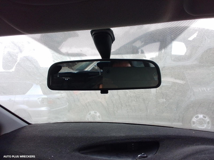 2013 Hyundai I20 Left Front Door