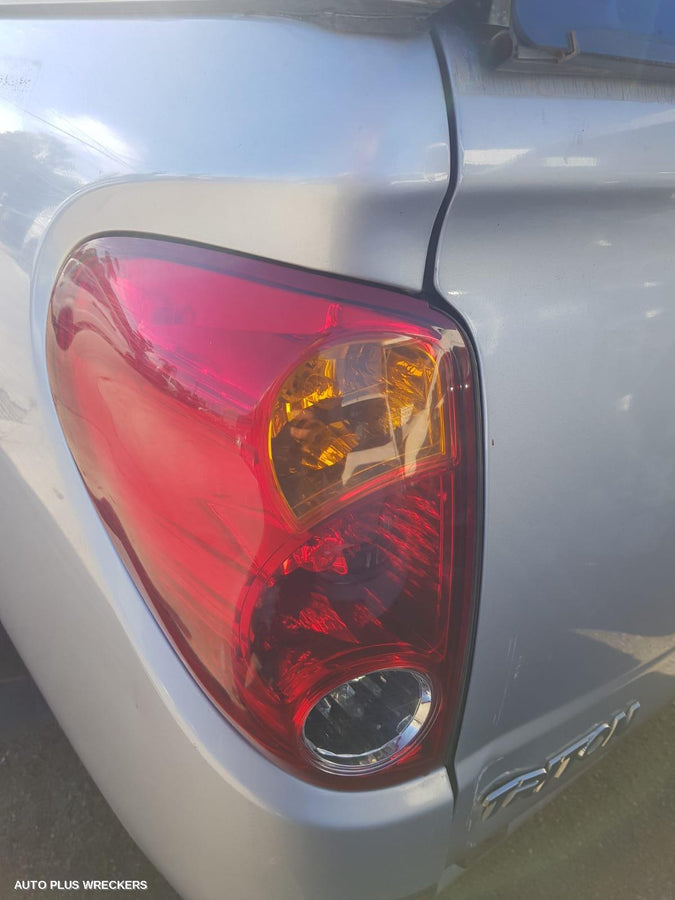 2013 Mitsubishi Triton Right Rear Door Sliding