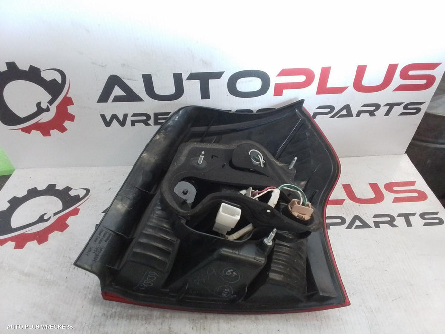 2003 Toyota Corolla Left Taillight