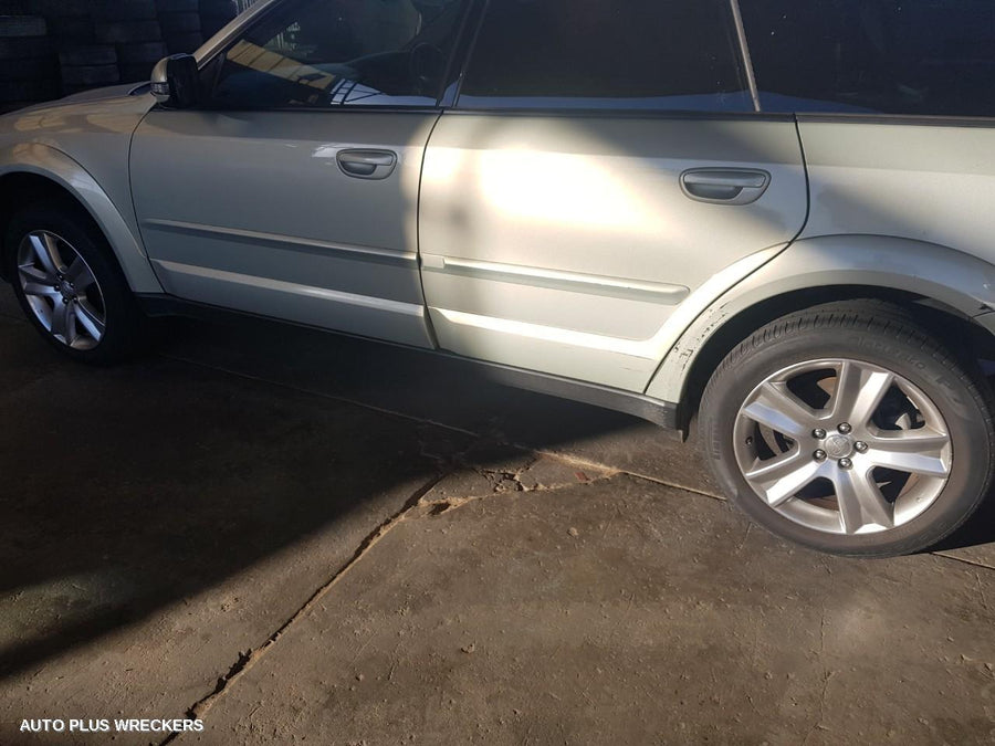 2007 Subaru Outback Right Front Door