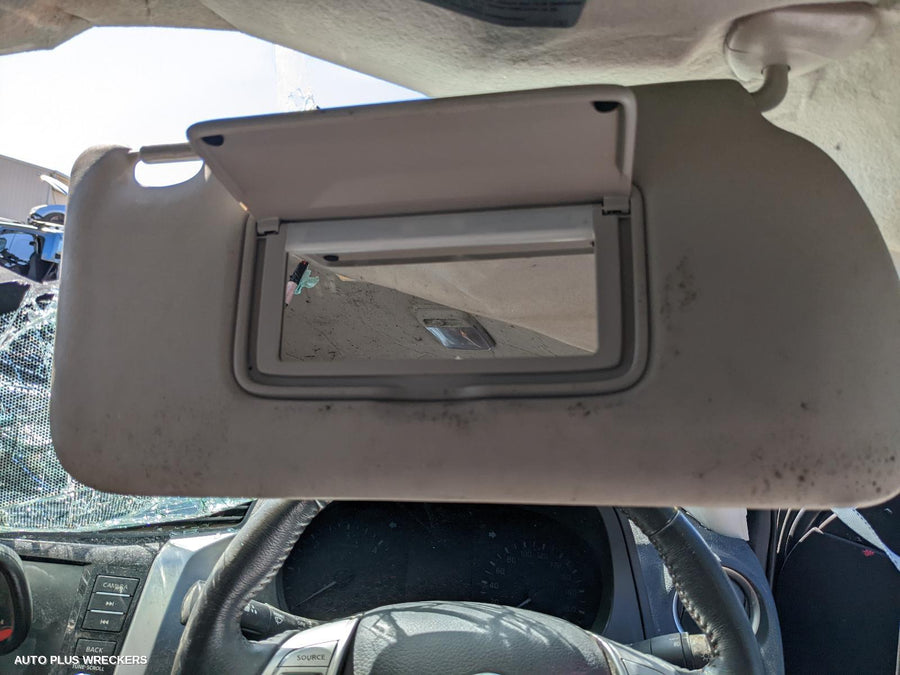 2020 Nissan Navara Headrest