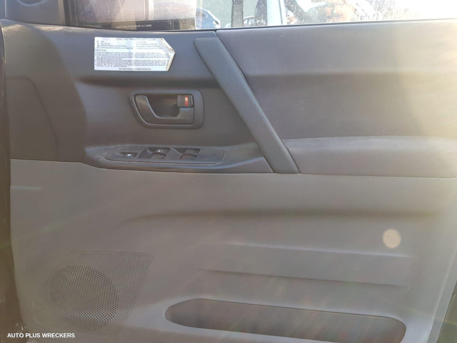 2004 Mitsubishi Pajero Left Rear Door Sliding