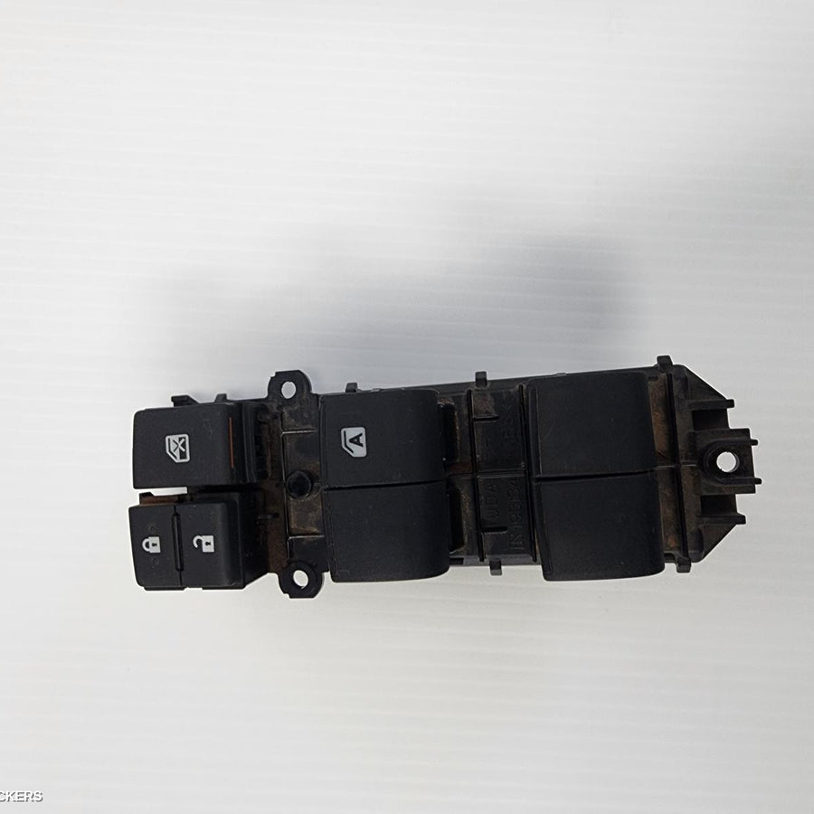 2015-2025 Toyota Hilux Pwr Dr Wind Switch