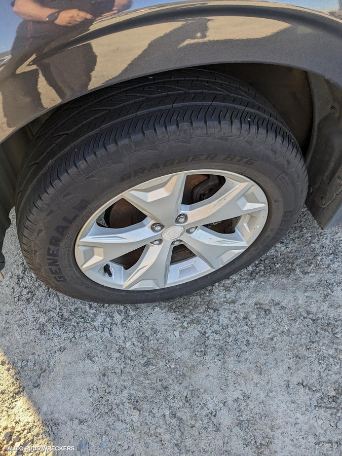 2015 Subaru Forester Left Taillight