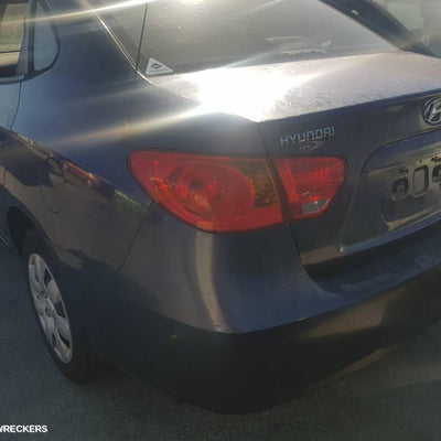2006 Hyundai Elantra Left Taillight