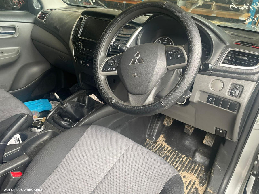 2018 Mitsubishi Triton Sunvisor