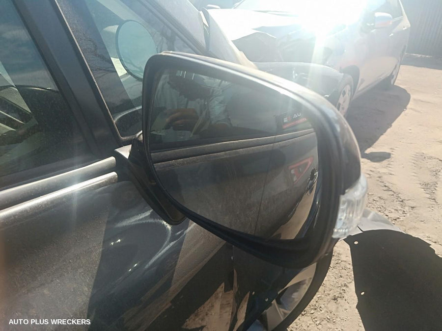 2010 TOYOTA COROLLA DOOR HANDLE