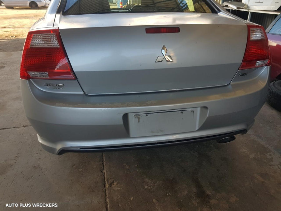 2006 Mitsubishi 380 A C Condenser