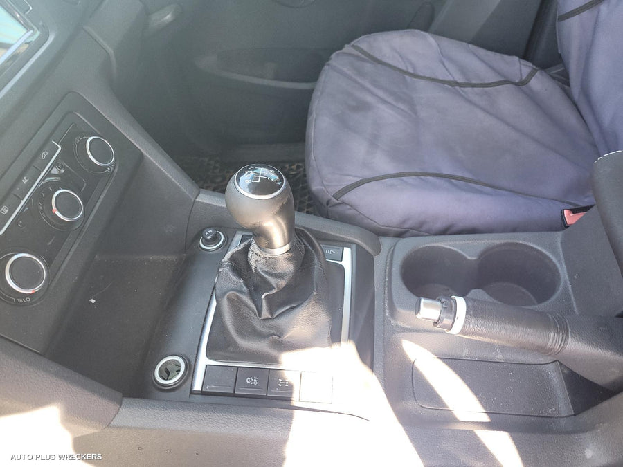 2013 Volkswagen Amarok Right Rear Door Sliding