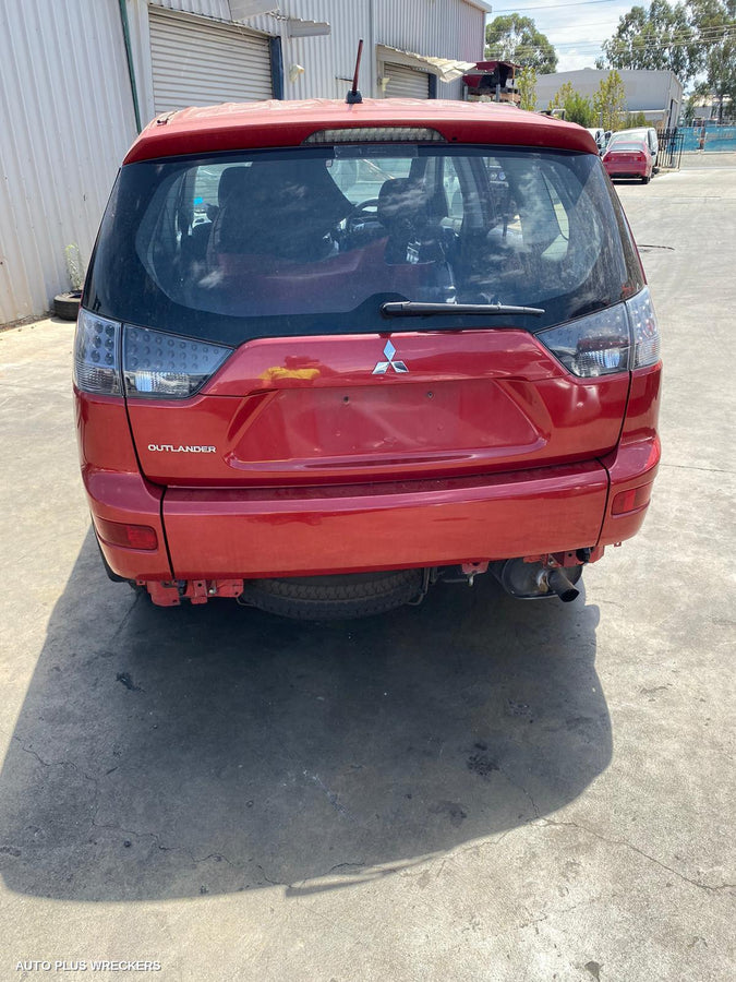 2006-2009 Mitsubishi Outlander Rear Garnish