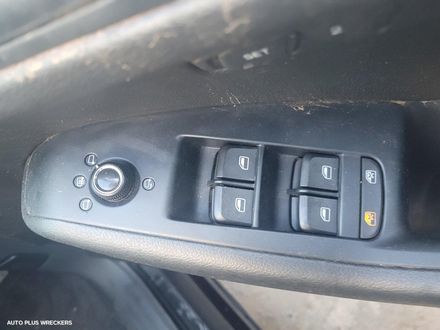 2010 Audi Q5 Left Front Door