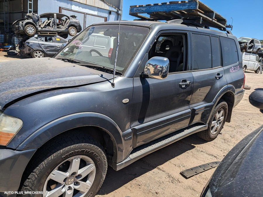 2000-2006 Mitsubishi Pajero Left Door Mirror