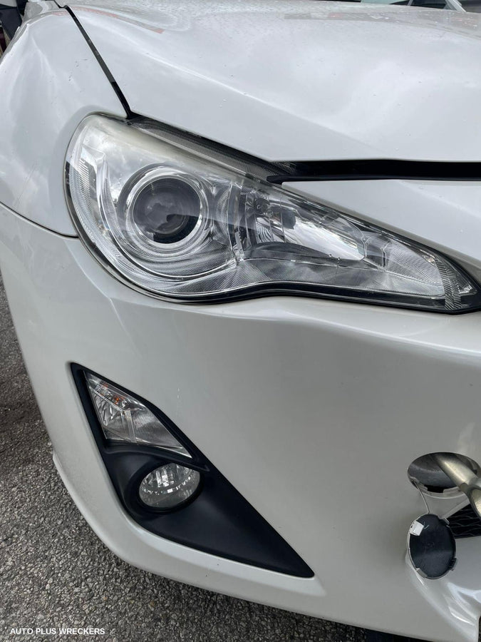 2013 Toyota 86 Right Headlamp