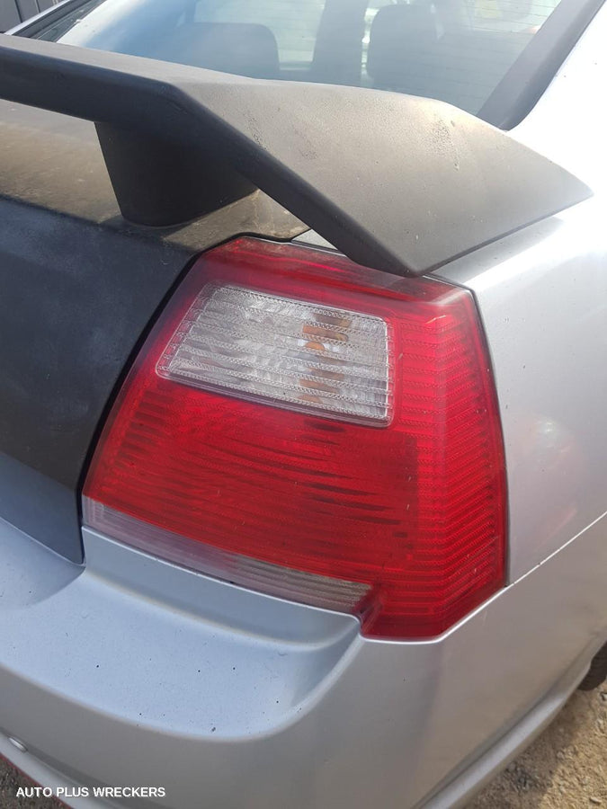 2005-2008 Mitsubishi 380 Right Headlamp