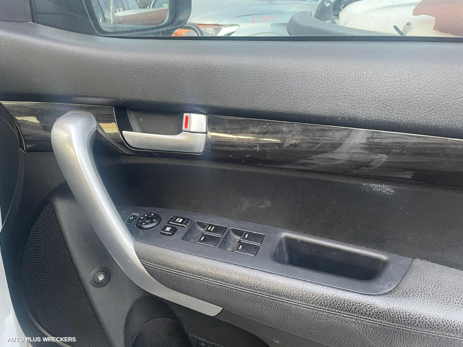 2011 Kia Sorento Left Front Door Window